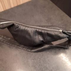 Bolsa, ha sido reportado por Rotterdam The Hague Airport con iLost