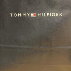 Purchase tommy hilfiger, som rapportert av Designer Outlet Roermond ved bruk av iLost