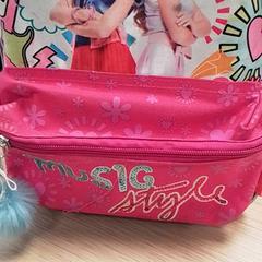 Rugzakje rose, jak nahlášeno Qbuzz Fryslân pomocí iLost