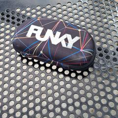 Funky houder, come riportato a iLost