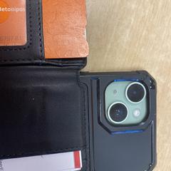 Mobiele telefoon, amint azt az iLostnak jelentették.