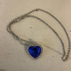 ネックレス Zilver/blauw がiLostで Artis によって報告されました