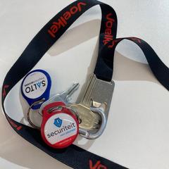 Keys (2 chips, 2 keys) within Voelkel key-strap, jak bylo nahlášeno na iLost