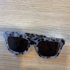 Gafas de sol, segundo informou Designer Outlet Roosendaal usando iLost