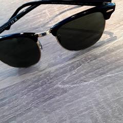 Okulary słoneczne, zgłoszono przez EBS Tramplein przy użyciu iLost