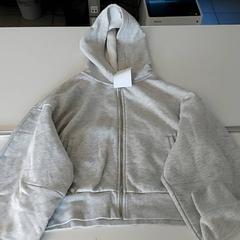 İLost kullanarak Centraal magazijn tarafından bildirildiği gibi Giyim - Grijse trui