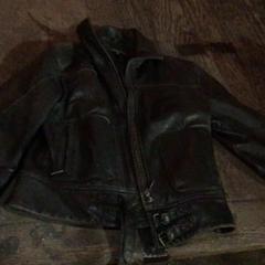 Jaqueta Zwart leer, segons ha informat De Heeren van Aemstel mitjançant iLost