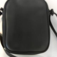 Sac Schoudertas, a été signalé par Centraal magazijn utilisant iLost