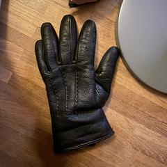Zwarte leren handschoen, jak bylo nahlášeno na iLost