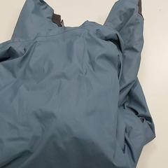 Kleding - Jas Bollen, amint azt Centraal magazijn az iLost segítségével jelentette.