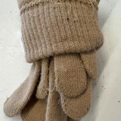 Kesztyű, amint azt GVB az iLost segítségével jelentette.