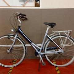 Bicicleta Thompson comfort Blauw/zilver, como reportado por Fietsdepot Hasselt utilizando o iLost