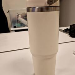 Botella, ha sido reportado por Vrije Universiteit Amsterdam con iLost