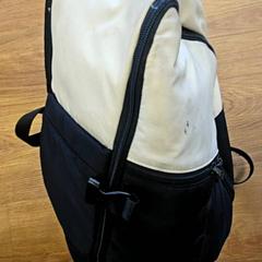 حقائب حمل وحقائب اليد، كما تم الإبلاغ عنه بواسطة GVB عبر iLost