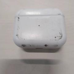 Airpods case wit, as reported by Arriva Limburg Zuid using iLost