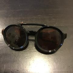 Sluneční brýle, jak nahlášeno U-OV Utrecht pomocí iLost