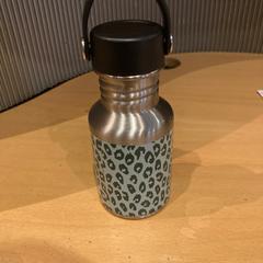 Waterfles, gisa salatu by Pathé Ede iLost erabiliz