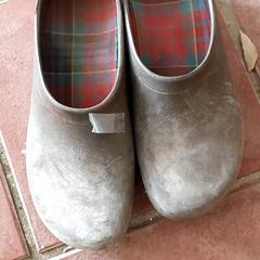 Ruházat - schoenen, amint azt Regio Antwerpen - Brussel az iLost segítségével jelentette.