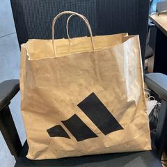 Bolso de mano, ha sido reportado por Designer Outlet Roosendaal con iLost