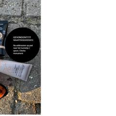 Sleutels, bril en make up, gerapporteerd met iLost