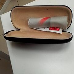 Estuche para lentes ETUI, segundo informou ilévia usando iLost