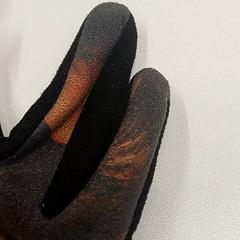 Luvas, como reportado por IKEA Clermont Ferrand utilizando o iLost