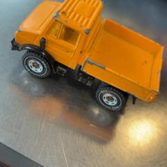 İLost kullanarak Burgers' Zoo tarafından bildirildiği gibi Auto