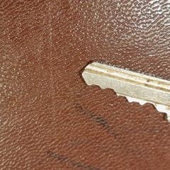 Clef métal, come riportato da TCL utilizzando iLost