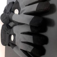 Rukavice, jak nahlášeno Qbuzz servicepunt  Emmen pomocí iLost