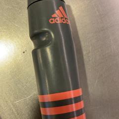 Bouteille, a été signalé par MEININGER Hotel Marseille Centre la Joliette utilisant iLost