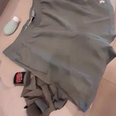 Pantaloni sportivi bandage, come riportato da Van der Valk Hotel Schiphol utilizzando iLost