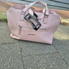 Roze tas, iLost에 보고됨