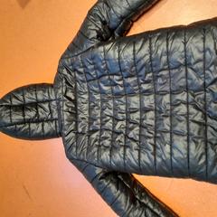 Giubbotto bomber noir, come riportato da TCL utilizzando iLost