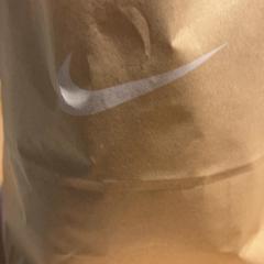 Aankoop nike nike, jak nahlášeno Designer Outlet Roermond pomocí iLost