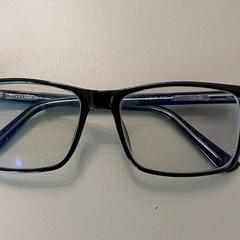 Lunettes, a été signalé par Centraal magazijn utilisant iLost