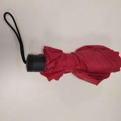 Esernyő rouge, amint azt IKEA Liège az iLost segítségével jelentette.