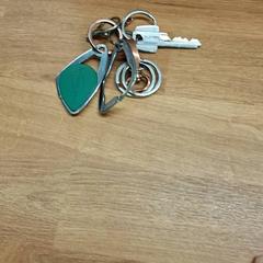 Llaves, ha sido reportado por IKEA Paris Nord Roissy con iLost