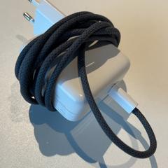 Adapter Apple, as reported by Inntel Hotels Amsterdam Landmark using iLost