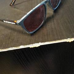 Eguzkitako betaurrekoak Supperdry, gisa salatu by Van der Valk Hotel Tiel iLost erabiliz