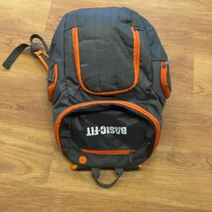 Sac à dos Al-Matari, a été signalé par GVB utilisant iLost
