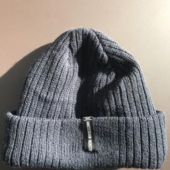 Dark blue hat がiLostで Van Gogh Museum によって報告されました