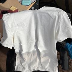 Kleding wit t-shirt, jak nahlášeno Haven Hotel Rotterdam pomocí iLost