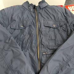 Kleding Jas, a été signalé par Centraal magazijn utilisant iLost