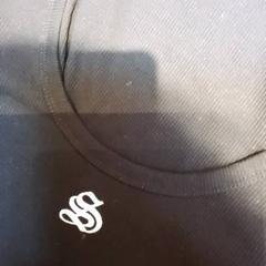 셔츠 Zwart, iLost를 사용하여 Beekse Bergen Resorts en Hotel에 보고됨