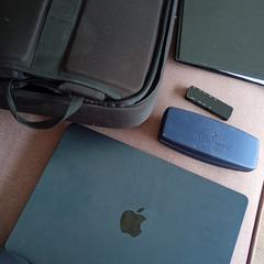 plus Apple MacBook, som rapporterats till iLost