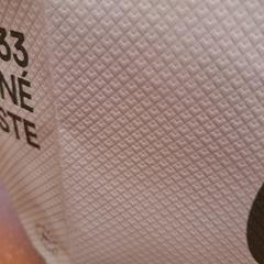 Bag blanc à poignée, som rapportert av TCL ved bruk av iLost