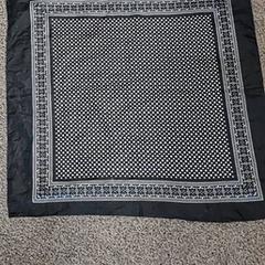 Sjaaltje zwart met wit patroon, como reportado por Burgers' Zoo utilizando o iLost