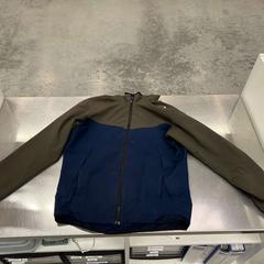 Kurtka, zgłoszono przez IKEA前橋 przy użyciu iLost