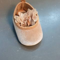 Dětská obuv, jak nahlášeno Diergaarde Blijdorp pomocí iLost