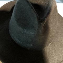 의류 - hoed, iLost를 사용하여 Regio Antwerpen - Brussel에 보고됨